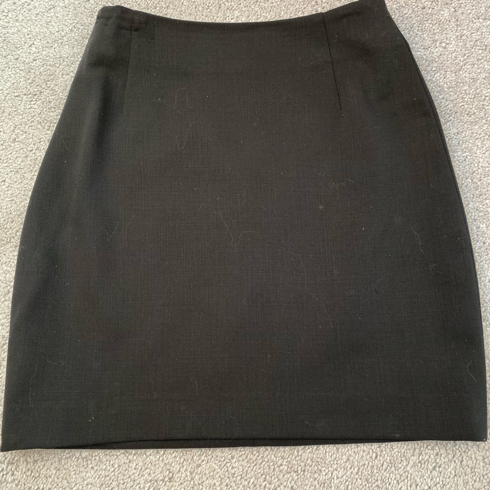 Short slim skirt